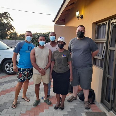 Bed and Breakfast Rest & Digest Serowe Экстерьер фото