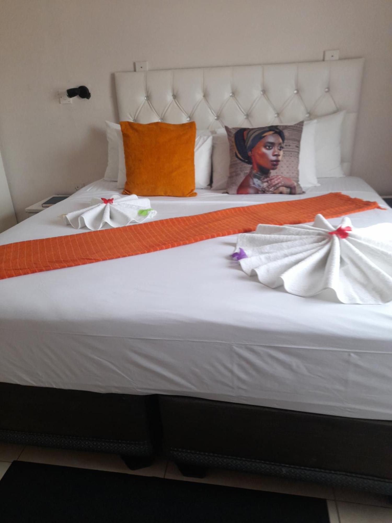 Bed and Breakfast Rest & Digest Serowe Экстерьер фото